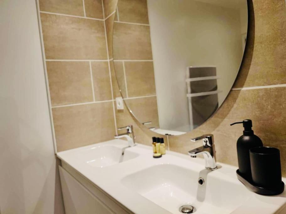 Le Rendez Vous - Parking Gratuit Apartment Carcassonne Bagian luar foto