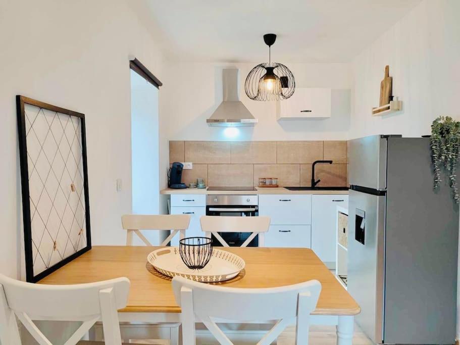 Le Rendez Vous - Parking Gratuit Apartment Carcassonne Bagian luar foto